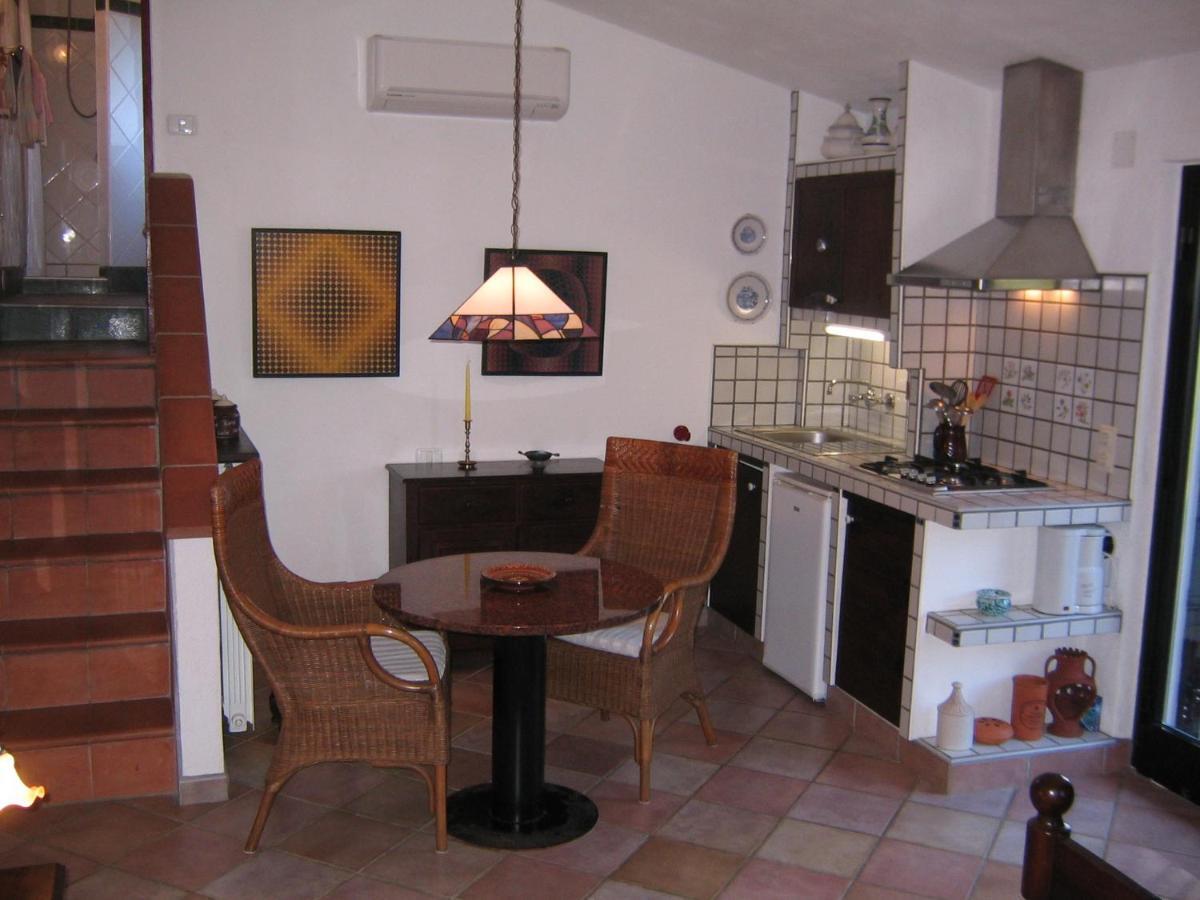 Studio-Appartment In Landhaus Mit Meerblick Порто-Аццурро Екстер'єр фото